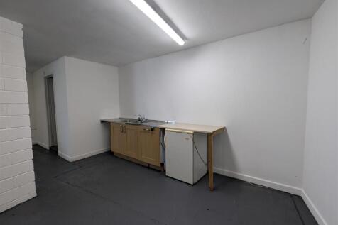 Ground floor kitchenette