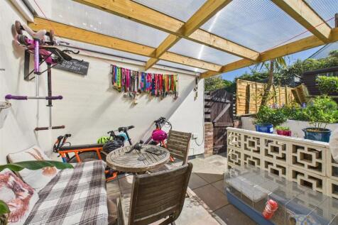 External Covered Dining Patio.jpg