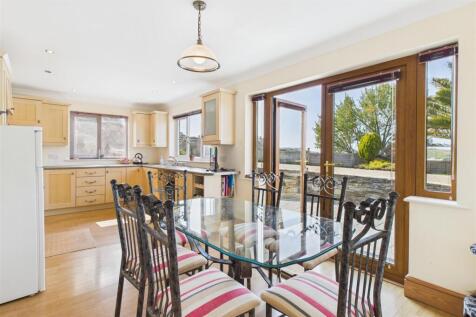 Kitchen Diner.