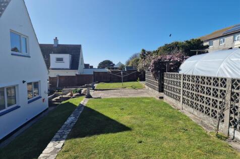 Rear Lawned Garden