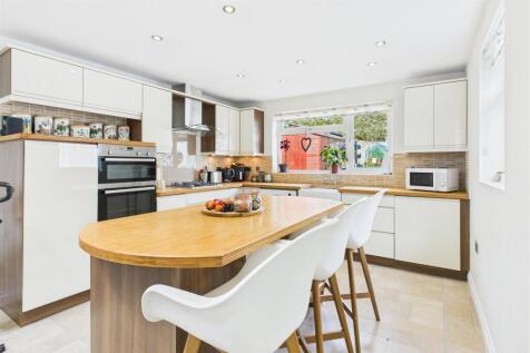 Kitchen Diner.