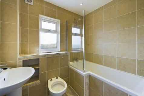 Flat 4, 12 Higher Tower Road Bathroom