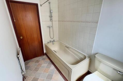 1 Wayside Court Bathroom
