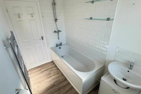 6 Wayside Court Bathroom