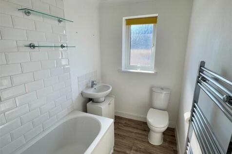 6 Wayside Court Bathroom