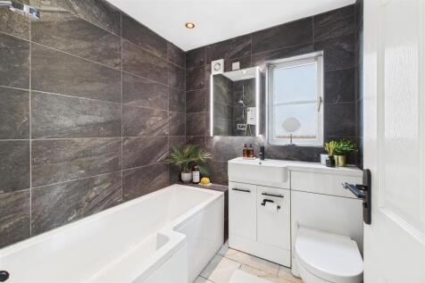 Main Bathroom.