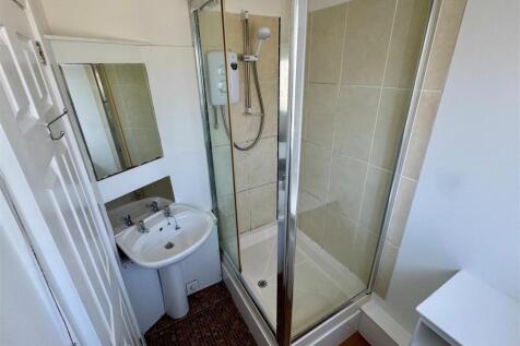 Seaview Apartment Shower Room