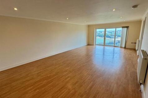 15 Longshore Apartments Lounge