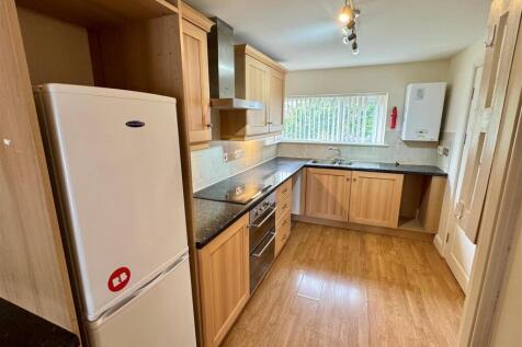 15 Longshore Apartments Kitchen