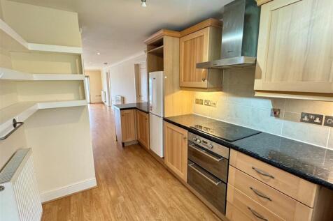 15 Longshore Apartments Kitchen