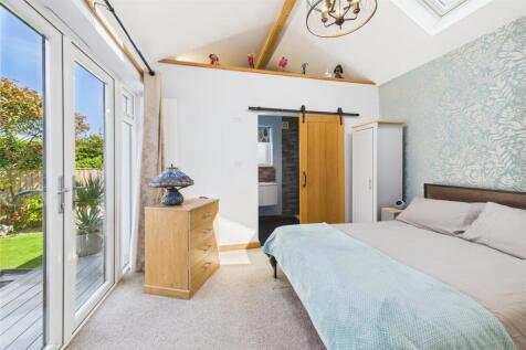 Bedroom 1.jpg