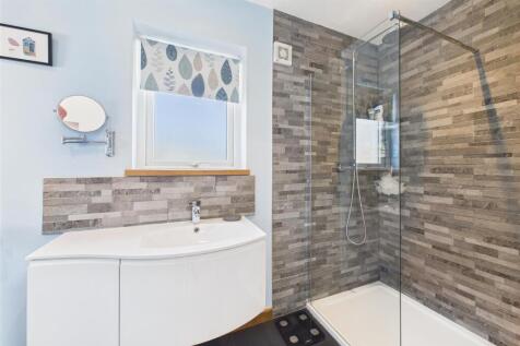 Master En-Suite.jpg