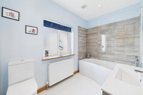 Main Bathroom.jpg
