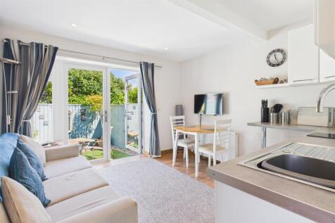 Annexe Lounge Kitchen.jpg