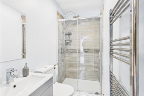 Annexe Shower Room.jpg