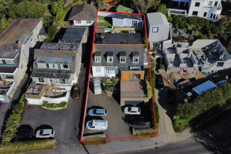 Stones Throw Plot
