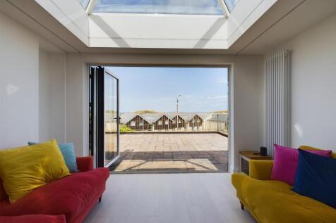 Lounge onto terrace