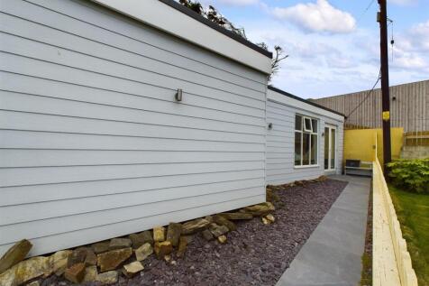 Garden Office/Games Room