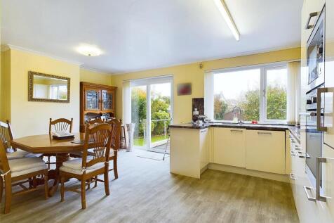 Kitchen Diner.
