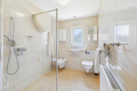 Main Bathroom.