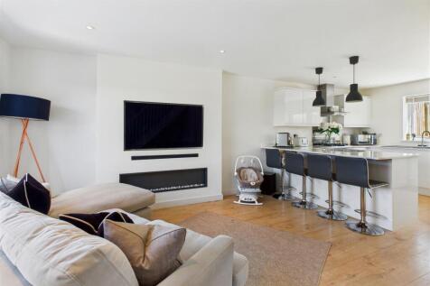 Lounge Kitchen.