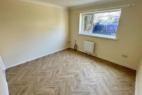 Ground Floor Flat, 15 Edgcumbe Gardens Lounge