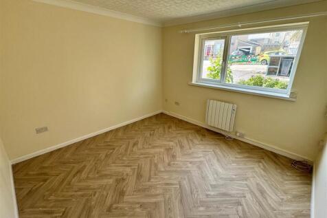 Ground Floor Flat, 15 Edgcumbe Gardens Bedroom