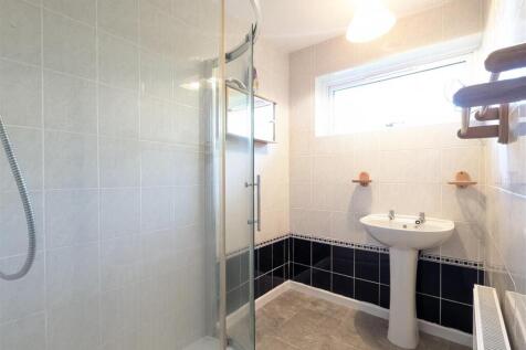 11 Parkwoon Close - Shower Room