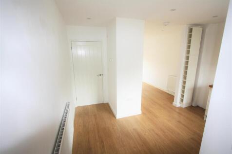 8 Wartha Mews Entrance Hall