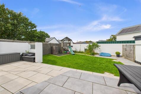 Rear patio to garden