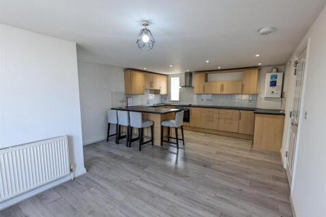 1 Chegwin Court Lounge/Kitchen