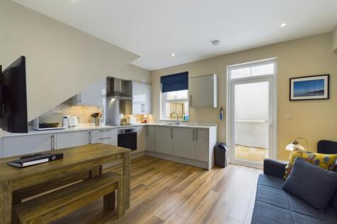 Lounge Kitchen