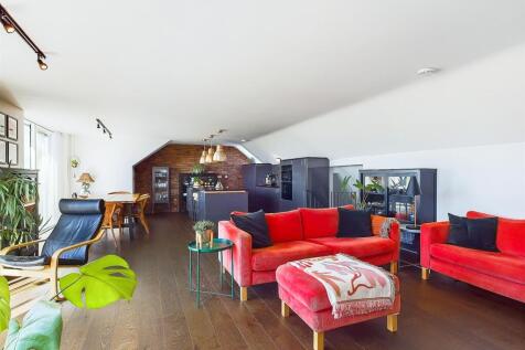 Lounge to Kitchen.