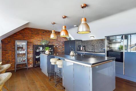 Kitchen Diner.