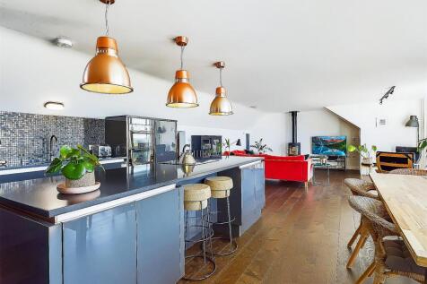 Kitchen to Lounge.