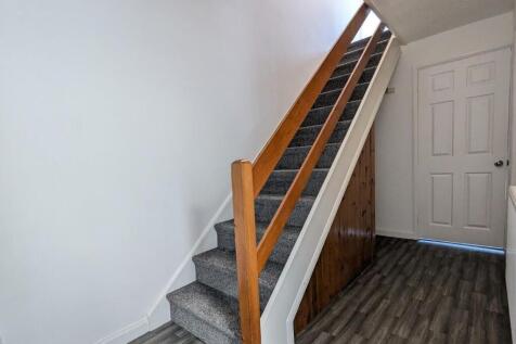 39 Quintrell Close Hallway
