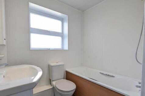 39 Quintrell Close Bathroom