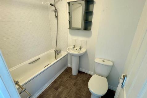 13 Cavendish Crescent Bathroom