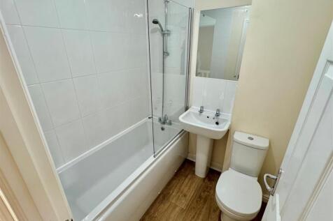 24 Stret Lowarth Bathroom