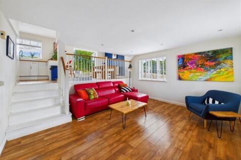 Lounge to Kitchen