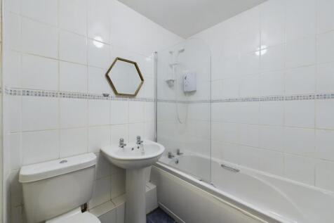 43 Pendragon Crescent Bathroom