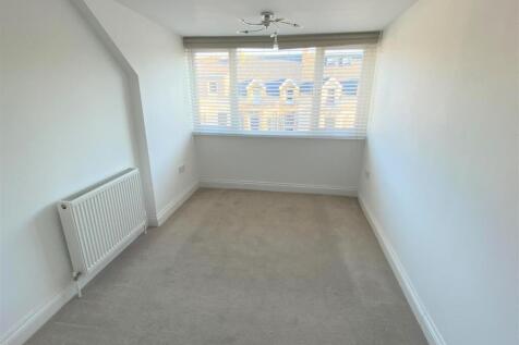 Flat 5, 8 Tolcarne Road Bedroom