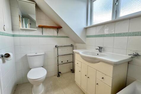 Flat 5, 14 Higher Tower Road Bathroom