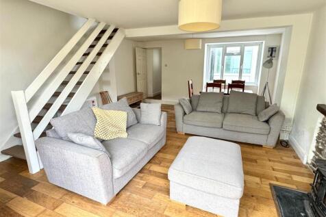 6 Beacon Road Lounge