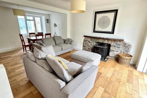 6 Beacon Road Lounge