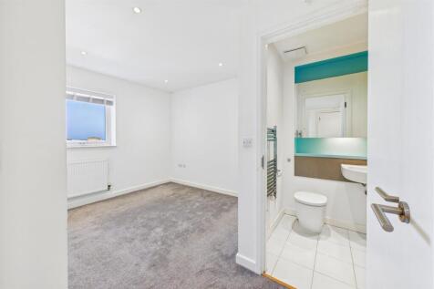 Bedroom 1 and en-suite.jpg