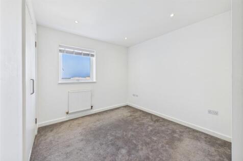 Bedroom 1.jpg