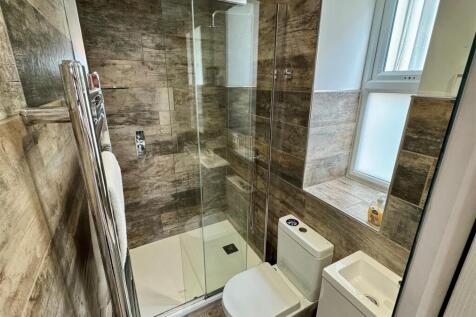 2 The Rocks Shower Room