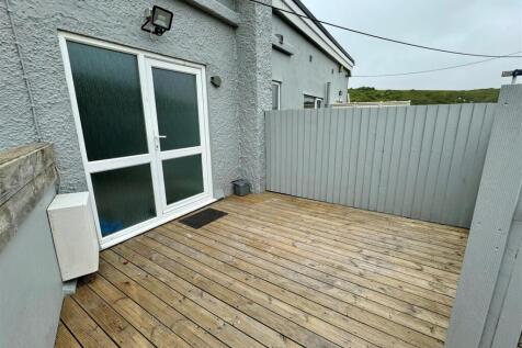 Flat 1, Compass Rose Front