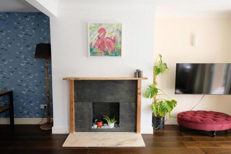 Trezise Lounge